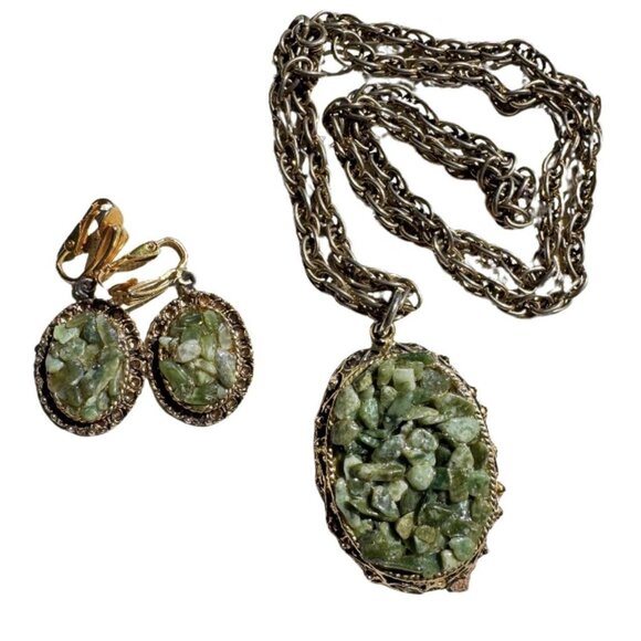 1970s Vintage Crushed Jade Necklace Earrings Set Gold Tone - Picture 1 of 3